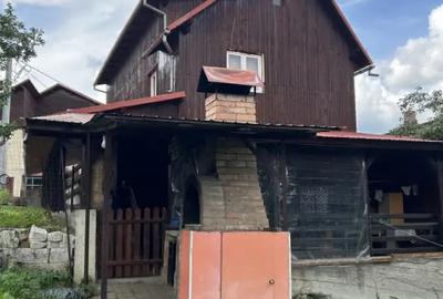 Casă cu 4 camere cu Teren 344 Mp în Central