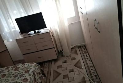 Apartament cu 3 camere decomandat în Girocului