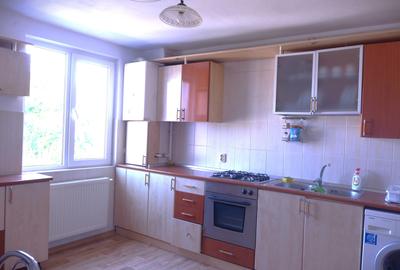 Apartament cu 3 camere decomandat în Central - 1