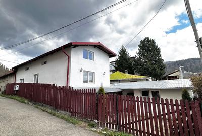 Casă individuală cu 6 camere cu Canalizare în Central
