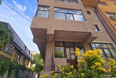 Casă individuală cu 10 camere cu Canalizare în 13 Septembrie - 19