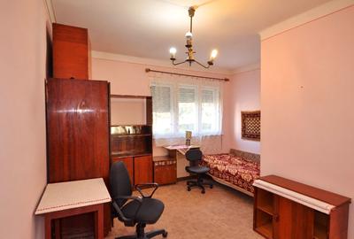 Apartament cu 3 camere decomandat în Exterior Vest