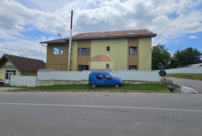 Casă individuală cu 9 camere cu Teren 900 Mp în Central