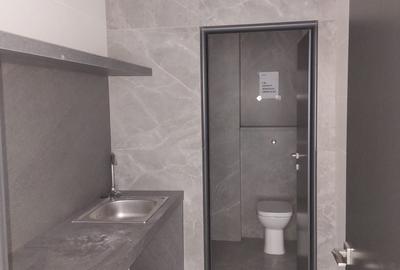 Spațiu comercial, de 96 mp, în Central - 4