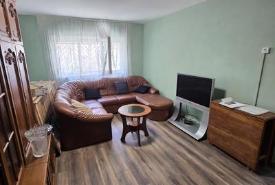 Apartament cu 3 camere decomandat, mobilat în Zimbru