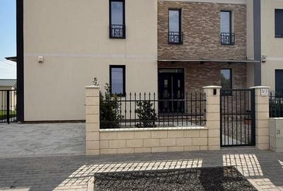 Duplex cu 4 camere cu Canalizare în Dumbrăvița