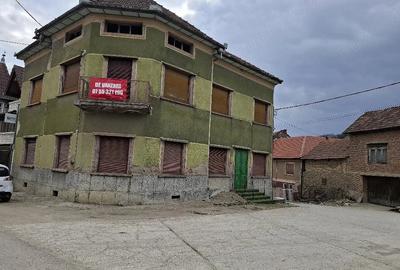 Casă cu 7 camere cu Teren 300 Mp în Luncavița