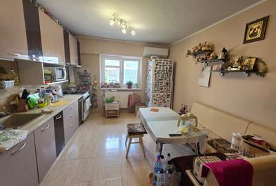 Apartament cu 3 camere decomandat, mobilat în Vitan Mall