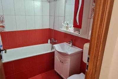 Apartament cu 2 camere decomandat în Apărătorii Patriei