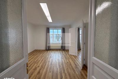 Spațiu comercial, de 105 mp, în Central - 14