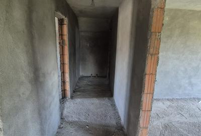 Casă cu 4 camere cu Canalizare în Est - 7