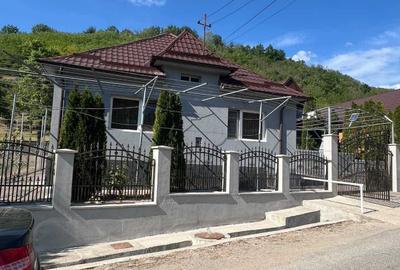 Casă cu 4 camere în Tarna Mare