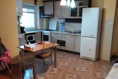 Apartament cu 3 camere decomandat în Alfa