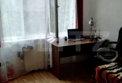 Apartament cu 3 camere semidecomandat, mobilat în Semicentral