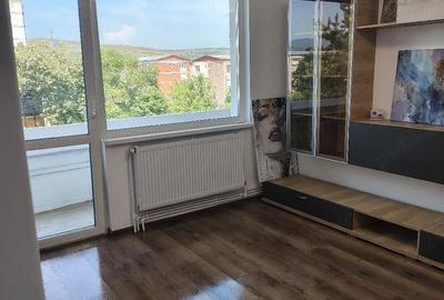 Apartament cu 2 camere semidecomandat în Micro 4 - 3