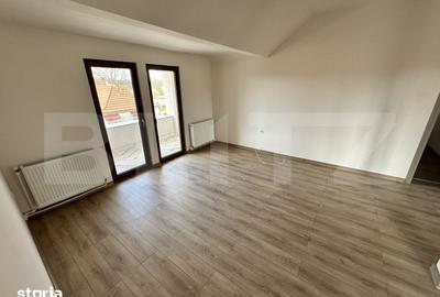 Casă cu 7 camere cu Teren 3200 Mp în Băcia - 1