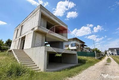 Casă cu 5 camere cu Teren 420 Mp în Corbeanca