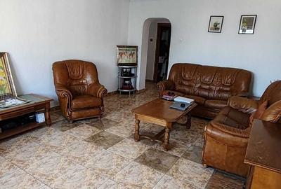 Apartament cu 4 camere decomandat, mobilat în Calea Călărașilor