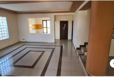 Casă individuală cu 6 camere în Central - 2