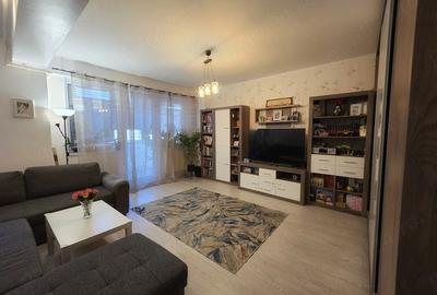 Apartament cu 3 camere decomandat în Roșu