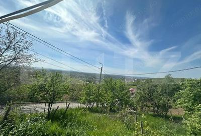 Casă cu Teren 1500 Mp în Bucium