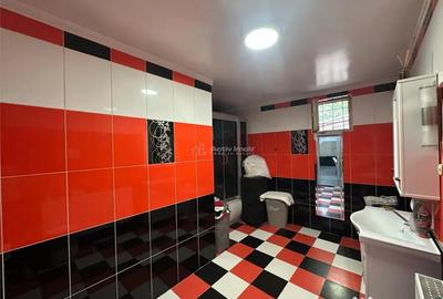 Casă cu 6 camere cu Teren 238 Mp în Central