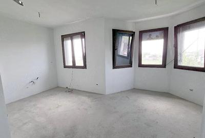 Casă cu 5 camere cu Teren 2426 Mp în Matca - 4