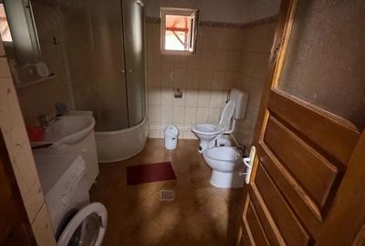Casă cu 7 camere cu Teren 2718 Mp în Văleanca-Vilănești