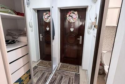 Garsonieră în Titan - 2