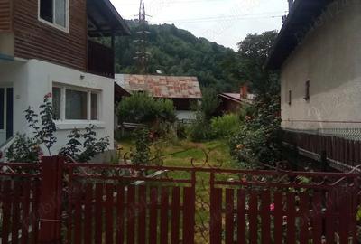 Casă cu 6 camere în Rucăr - 1