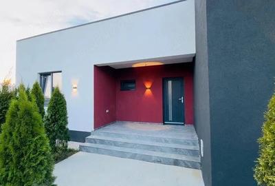 Casă cu 7 camere cu Teren 447 Mp în Central