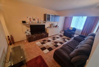 Apartament cu 3 camere decomandat, mobilat în Poarta 6 - 1