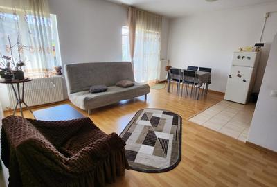 Apartament cu 3 camere semidecomandat, mobilat în Florești