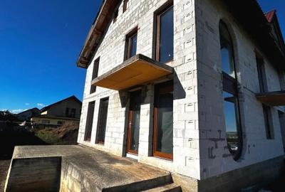 Casă individuală cu 4 camere cu Teren 301 Mp în Micești