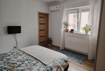 Apartament cu 3 camere decomandat în Runcu