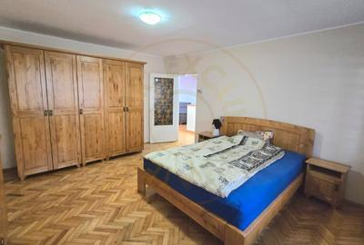 Apartament cu 3 camere decomandat, mobilat în Micro 16 - 1