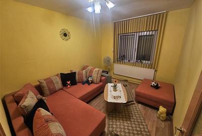Apartament cu 3 camere decomandat, mobilat în Micro IV - 4