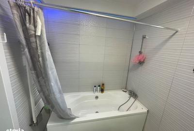 Apartament cu 4 camere în Craiovița Nouă