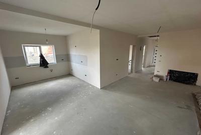 Casă cu 3 camere în Moșnița Veche