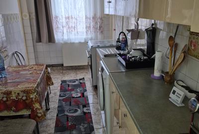 Apartament cu 3 camere decomandat în Florilor - 2