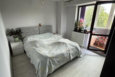 Apartament cu 3 camere decomandat în Berceni