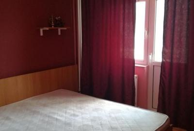 Apartament cu 3 camere semidecomandat în Iancului