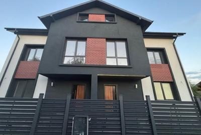 Duplex cu 5 camere cu Canalizare în Dumbrăveni