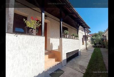 Casă cu 6 camere cu Teren 490 Mp în Vulcan