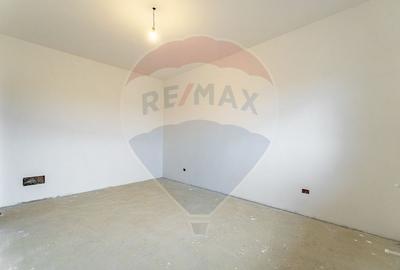 Casă cu 4 camere cu Teren 476 Mp în Sânpetru - 9