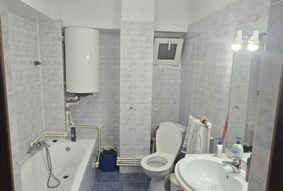 Apartament cu 3 camere decomandat în Exterior Vest