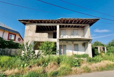 Casă cu 4 camere în Tecuci