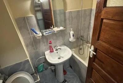 Apartament cu 2 camere semidecomandat, mobilat în Central