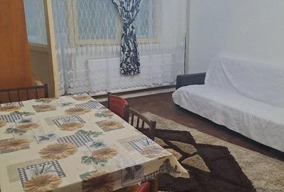 Apartament cu 3 camere decomandat în Craiovița Nouă