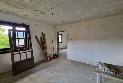 Casă cu 4 camere cu Canalizare în Central - 10